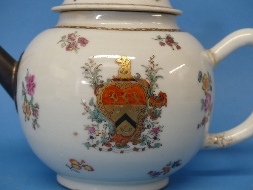 An 18thC Chinese Export Armorial Teapot, decorated in floral sprays with central crest and gilded - Image 8 of 16