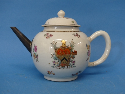 An 18thC Chinese Export Armorial Teapot, decorated in floral sprays with central crest and gilded - Image 6 of 16