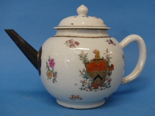 An 18thC Chinese Export Armorial Teapot, decorated in floral sprays with central crest and gilded - Image 2 of 16