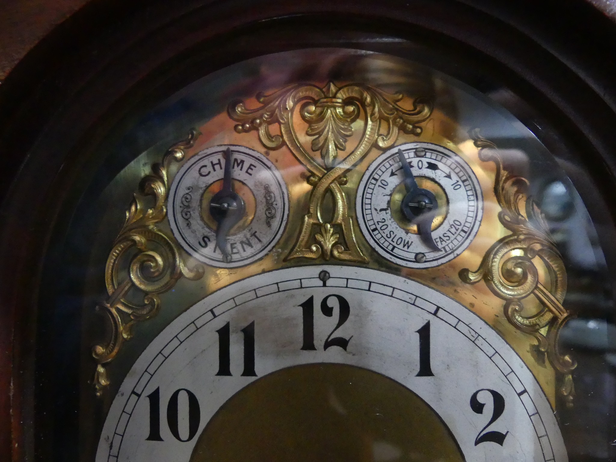 An early 20th century Junghans chiming Mantel Clock, the brass ached dial with silvered chapter ring - Image 3 of 5