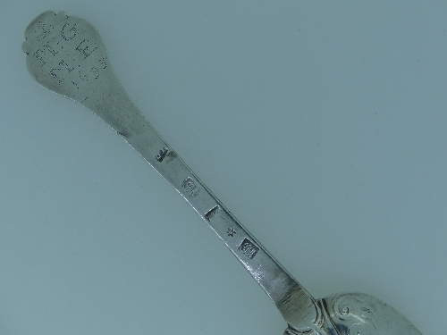 A William and Mary West Country silver lace back Trefid Spoon, by John Murch, Plymouth, makers - Image 4 of 7