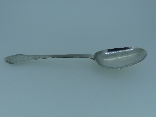 A William III West Country silver lace back Trefid Spoon, by John Murch, Plymouth, makers mark - Image 9 of 9