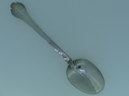 A William III period West Country silver Trefid Spoon, bearing two makers marks, one for John - Image 3 of 10