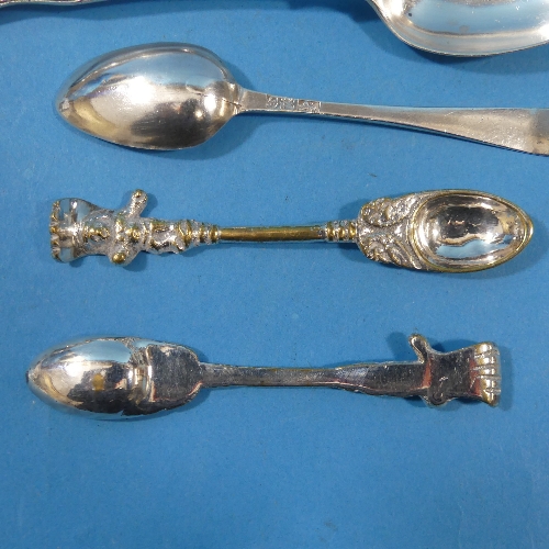 A George V silver Spoon and Fork Set, by Walker & Hall, hallmarked Sheffield, 1915, Kings Pattern, - Image 2 of 3