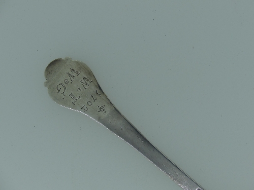 A William III West Country silver lace back Trefid Spoon, by John Murch, Plymouth, makers mark - Image 5 of 9