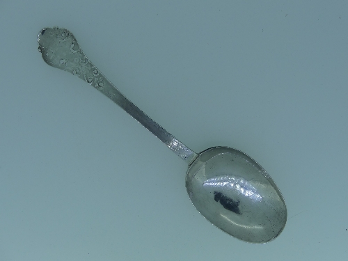 A William III West Country silver lace back Trefid Spoon, by John Murch, Plymouth, makers mark - Image 7 of 9