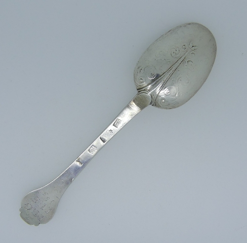 A William and Mary West Country silver lace back Trefid Spoon, by John Murch, Plymouth, makers - Image 2 of 7