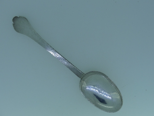 A William III period West Country silver Trefid Spoon, bearing two makers marks, one for John - Image 7 of 10