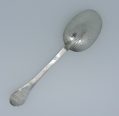 A William III West Country silver lace back Trefid Spoon, by John Murch, Plymouth, makers mark - Image 2 of 9