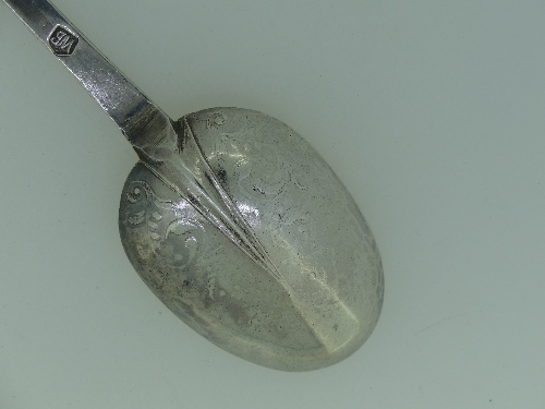 A William III West Country silver lace back Trefid Spoon, by John Murch, Plymouth, makers mark - Image 4 of 6