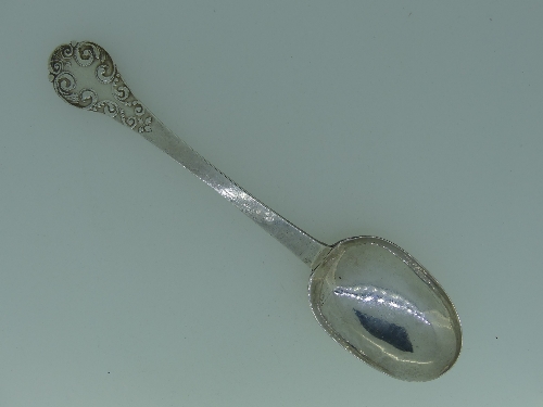 A William and Mary West Country silver lace back Trefid Spoon, by John Murch, Plymouth, makers - Image 6 of 11
