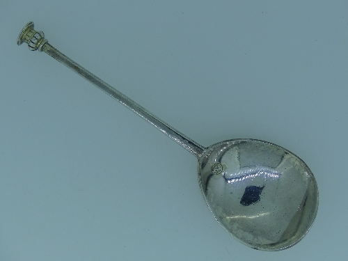 An Elizabeth I West Country silver seal top Spoon, by John Jones, Exeter, circa 1576, town mark in - Image 3 of 10