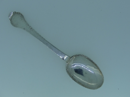 A William and Mary West Country silver lace back Trefid Spoon, by John Murch, Plymouth, makers - Image 6 of 7