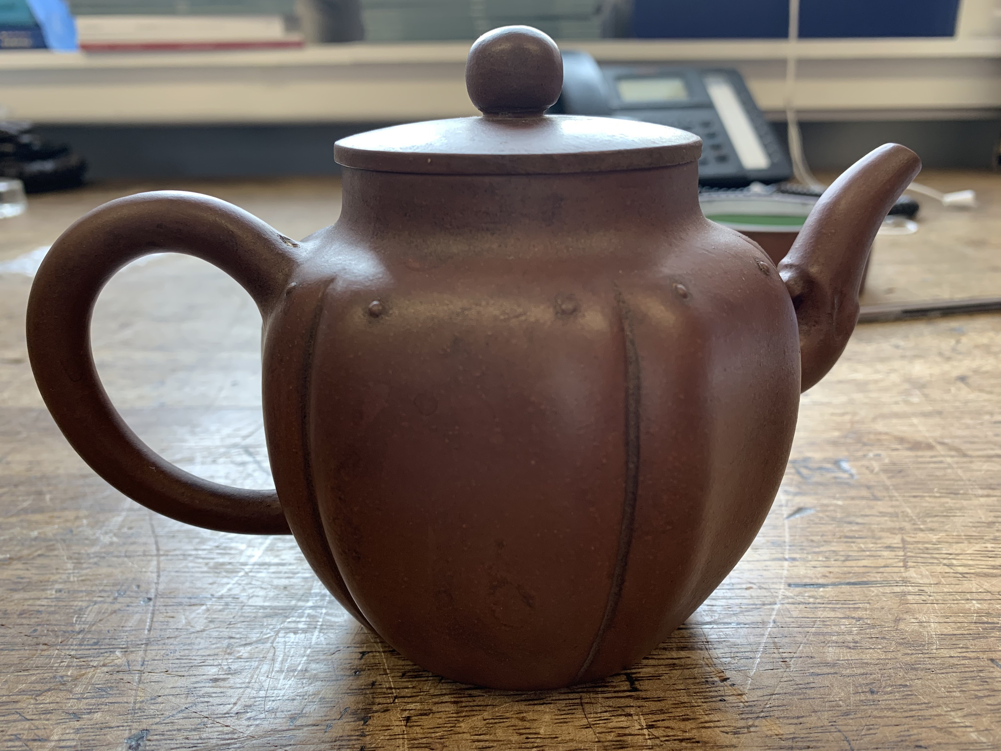 A YIXING ZISHA TEAPOT AND COVER. - Image 3 of 19