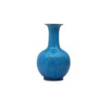 A CHINESE TURQUOISE-GLAZED BOTTLE VASE.