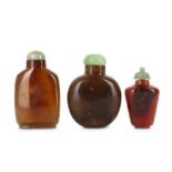 THREE CHINESE AGATE SNUFF BOTTLES.