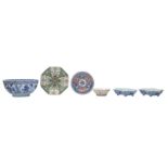 A SMALL COLLECTION OF CHINESE CERAMICS.