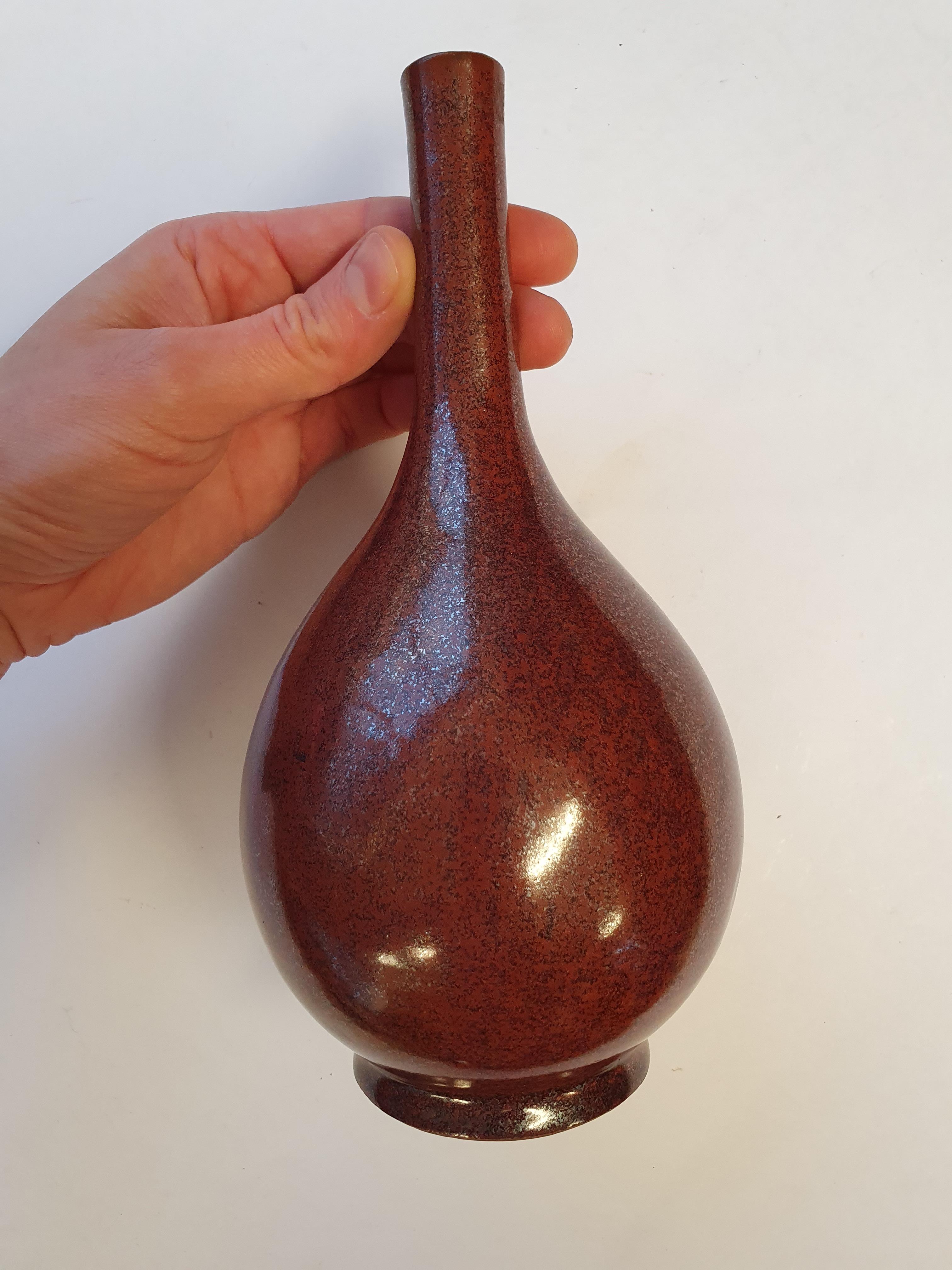 A CHINESE RED-GLAZED BOTTLE VASE. - Image 2 of 8