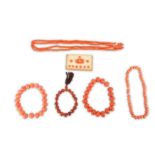 A SET OF CHINESE CORAL JEWELLERY.