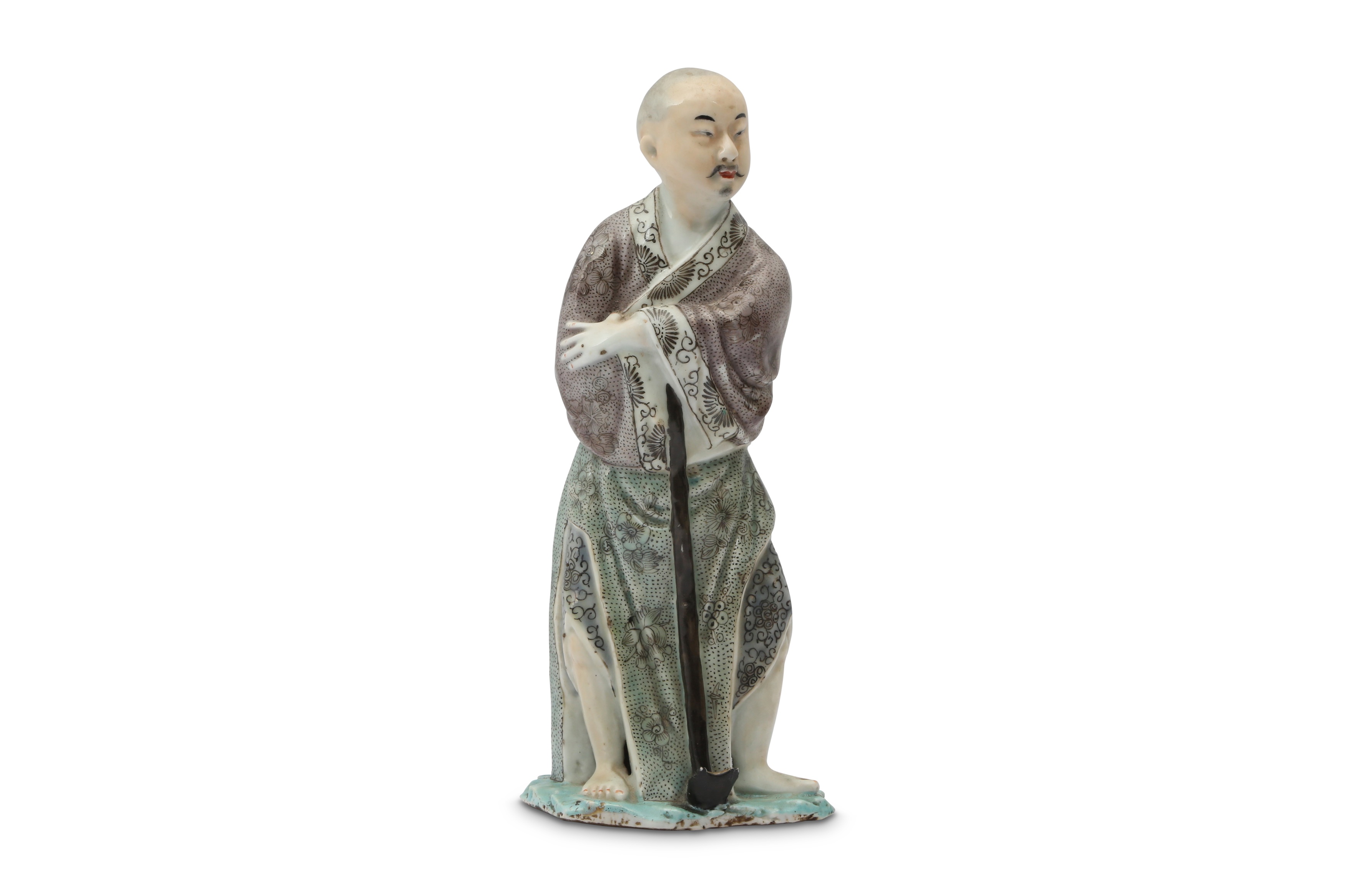 A CHINESE FAMILLE ROSE FIGURE OF A GARDENER.