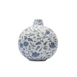 A LARGE CHINESE BLUE AND WHITE 'MORNING GLORY' MOON FLASK.