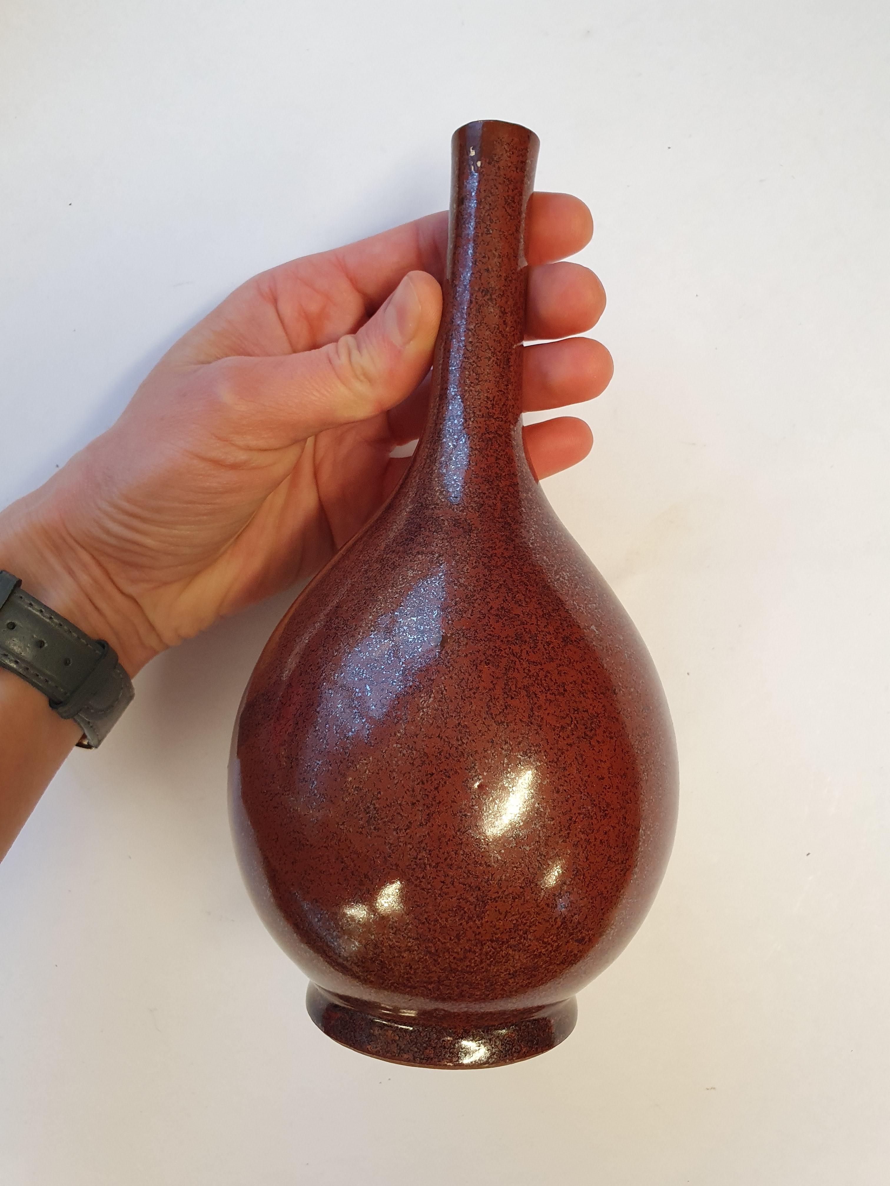 A CHINESE RED-GLAZED BOTTLE VASE. - Image 3 of 8