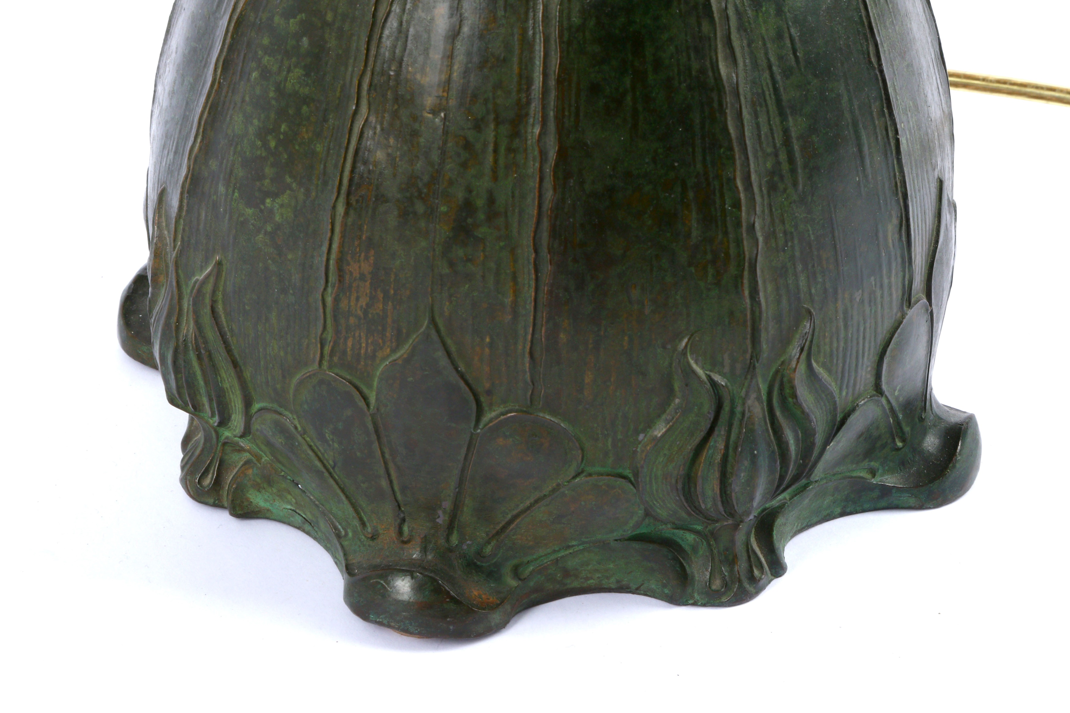 IN THE MANNER OF TIFFANY, AN ART NOUVEAU BRONZE TABLE LAMP, EARLY 20TH CENTURY, - Image 2 of 5