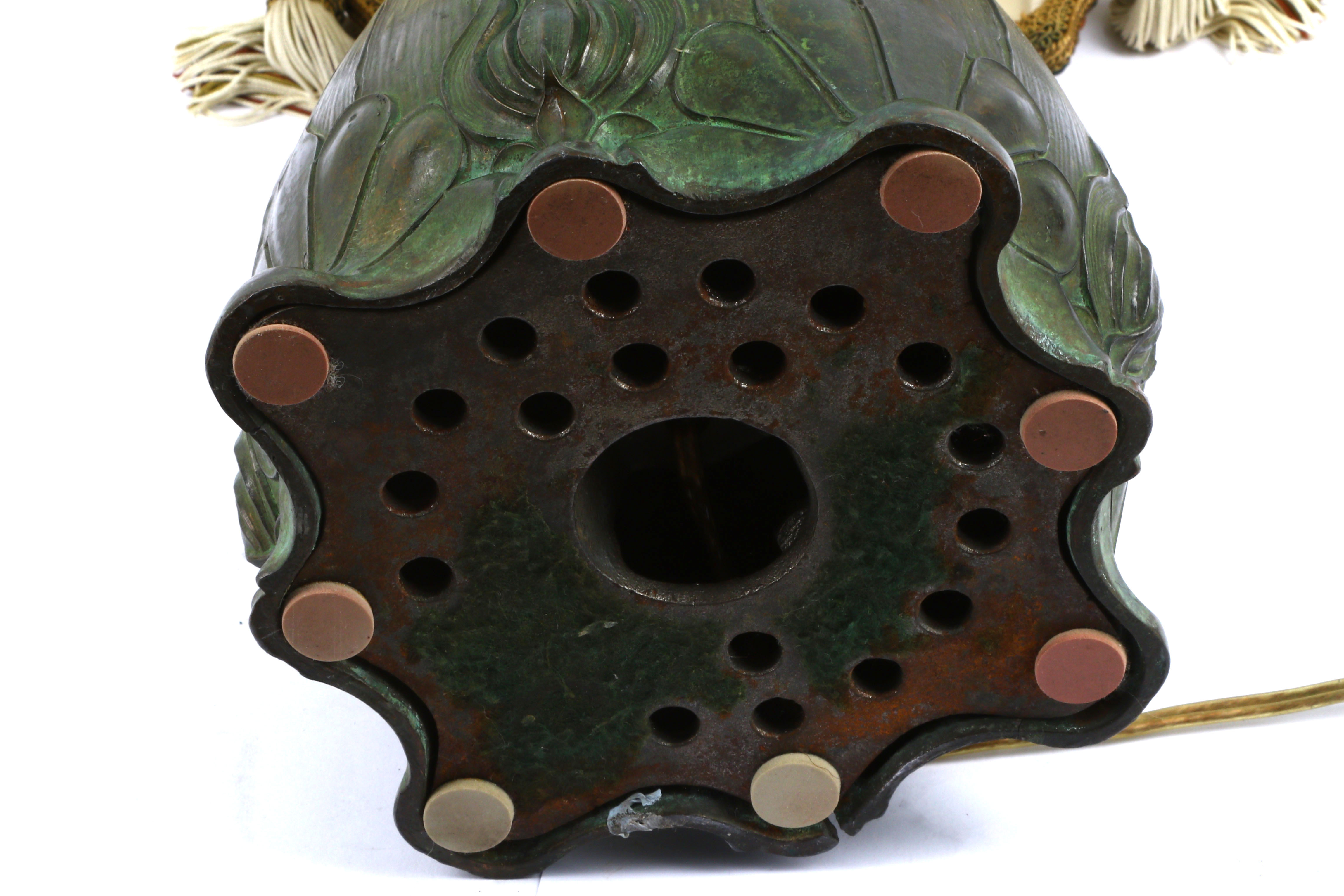 IN THE MANNER OF TIFFANY, AN ART NOUVEAU BRONZE TABLE LAMP, EARLY 20TH CENTURY, - Image 4 of 5