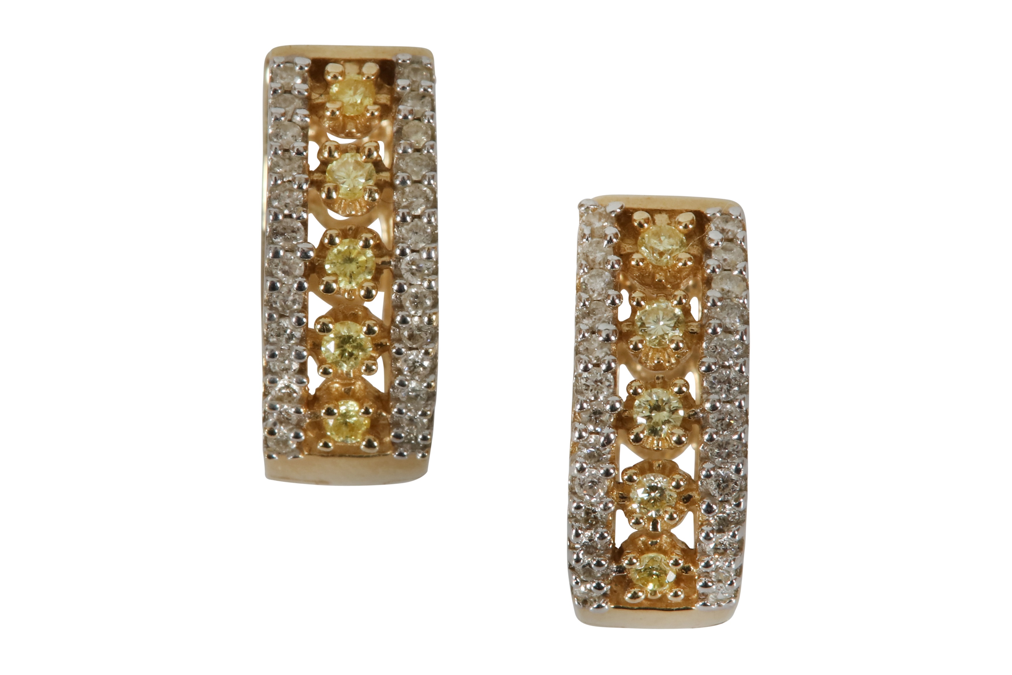 A PAIR OF DIAMOND EARRINGS,