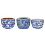 THREE CHINESE BLUE AND WHITE PORCELAIN BARREL FORM JARDINIERES, LATE 19TH/EARLY 20TH CENTURY