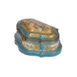 A FRENCH SEVRES STYLE SHAPED PORCELAIN BOX, LATE 19TH/EARLY 20TH CENTURY,