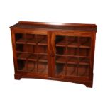 A MID 20TH CENTURY MAHOGANY BOOKCASE BY HUGH BIRKETT