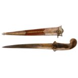 AN 18TH / 19TH CENTURY OTTOMAN DAGGER WITH AGATE HANDLE