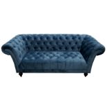 A CHESTERFIELD SOFA UPHOLSTERED IN BLUE VELOUR FABRIC, 21ST CENTURY