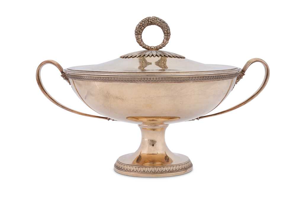 A late-19th century French 950 standard silver gilt soup tureen, Paris circa 1900 by Hénin and Cie (
