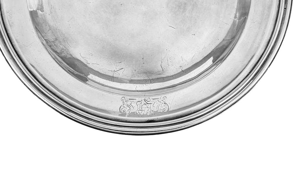 Mildmay Service – An important pair of George I Britannia Standard silver dinner plates, London 1725 - Image 13 of 16