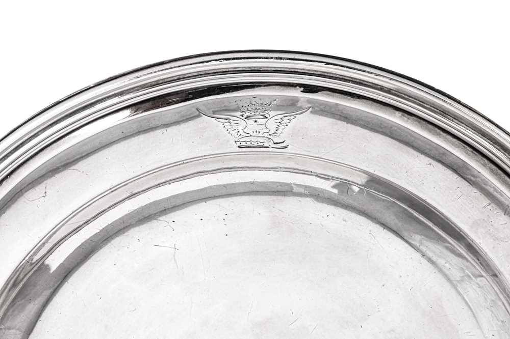 Mildmay Service – An important pair of George I Britannia Standard silver dinner plates, London 1725 - Image 5 of 16