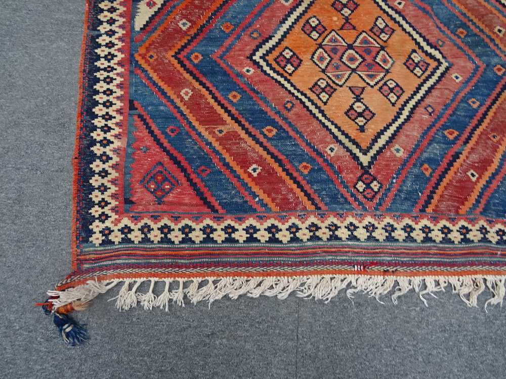 A SOUTH-WEST PERSIAN KILIM, PROBABLY FROM THE SHIRAZ TRIBE - Image 7 of 8