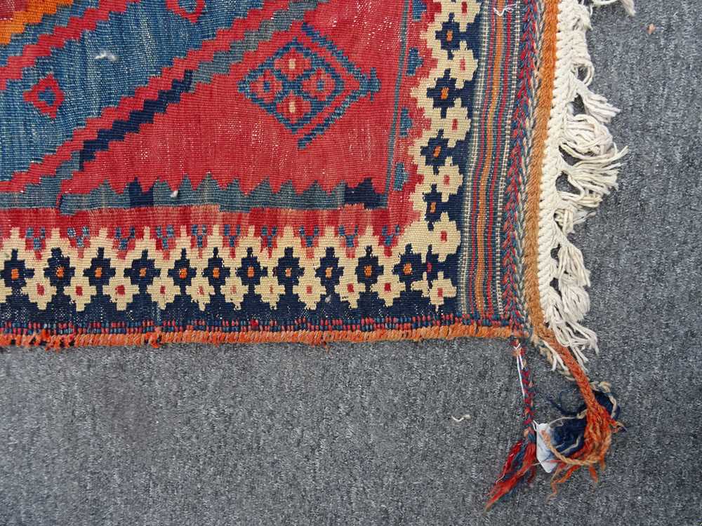 A SOUTH-WEST PERSIAN KILIM, PROBABLY FROM THE SHIRAZ TRIBE - Image 4 of 8