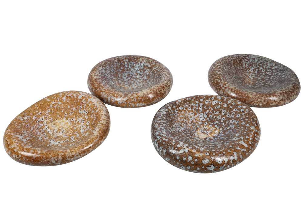 A SET OF FOUR CERAMIC DISHES, 21ST CENTURY