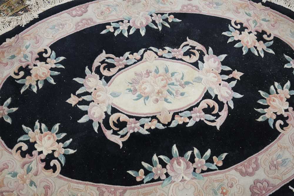 A CHINESE OVAL WOOL RUG, 20TH CENTURY - Image 2 of 3