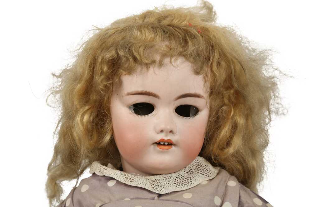 DOLLS: A JOHANN DANIEL KESTNER (JDK) BISQUE HEADED DOLL, EARLY 20TH CENTURY - Image 4 of 6