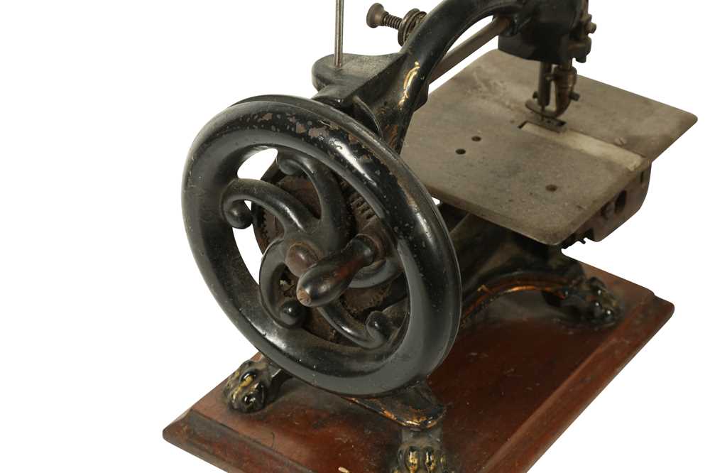 HABERDASHERY: AN ENGLISH TABLE MOUNTED SEWING MACHINE BY THE ROYAL SEWING MACHINE COMPANY LIMITED - Image 2 of 2