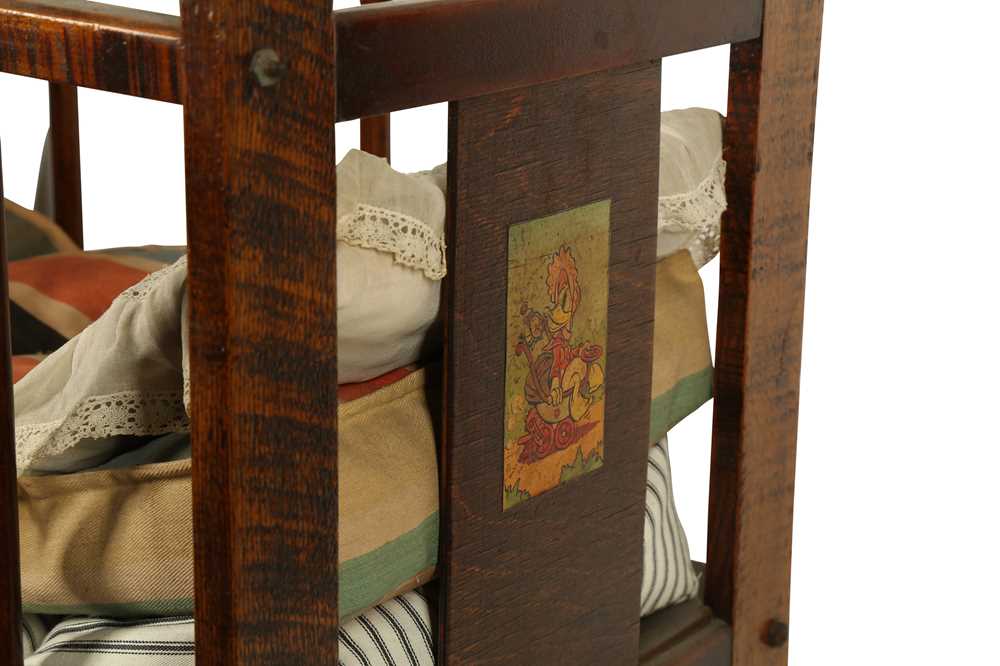 DOLLS: A FRENCH WROUGHT IRON DOLLS CAMPAIGN STYLE BED, LATE 19TH/EARLY 20TH CENTURY - Image 8 of 10