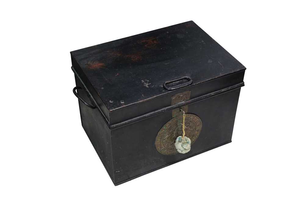 A MILNERS 212 PATENT FIRE RESISTING SAFE BOX- KEY WITH STAFF - Image 2 of 6