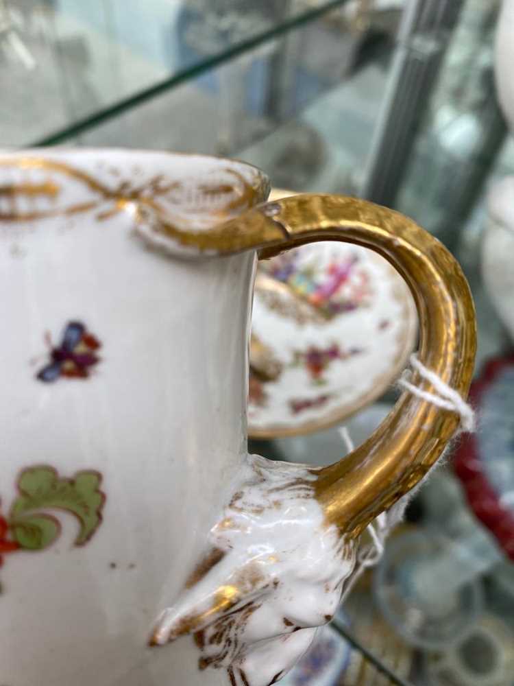 THREE CONTINENTAL PORCELAIN GILT AND PAINTED TEA CUPS, IN THE MEISSEN TASTE, LATE 19TH CENTURY - Image 6 of 10