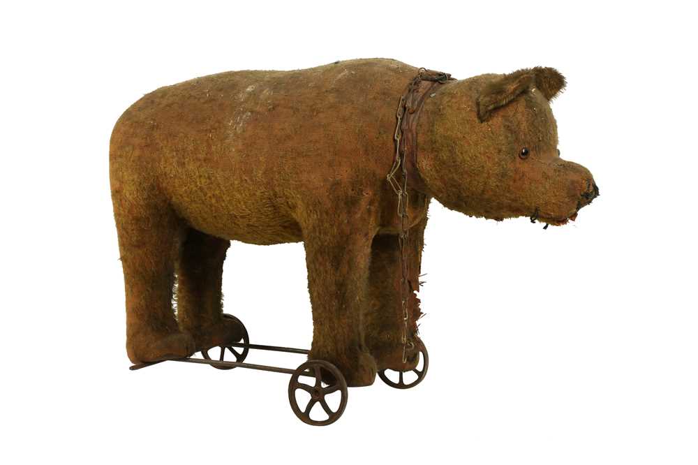 TOYS: A LARGE PLUSH BEAR ON WHEELS, EARLY 20TH CENTURY, PROBABLY GERMAN - Image 2 of 3