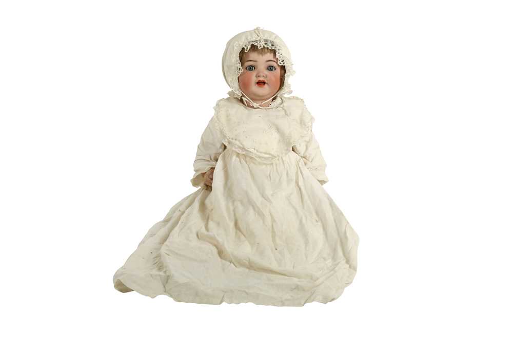 DOLLS: A SIMON AND HALBIG BISQUE HEADED DOLL, EARLY 20TH CENTURY
