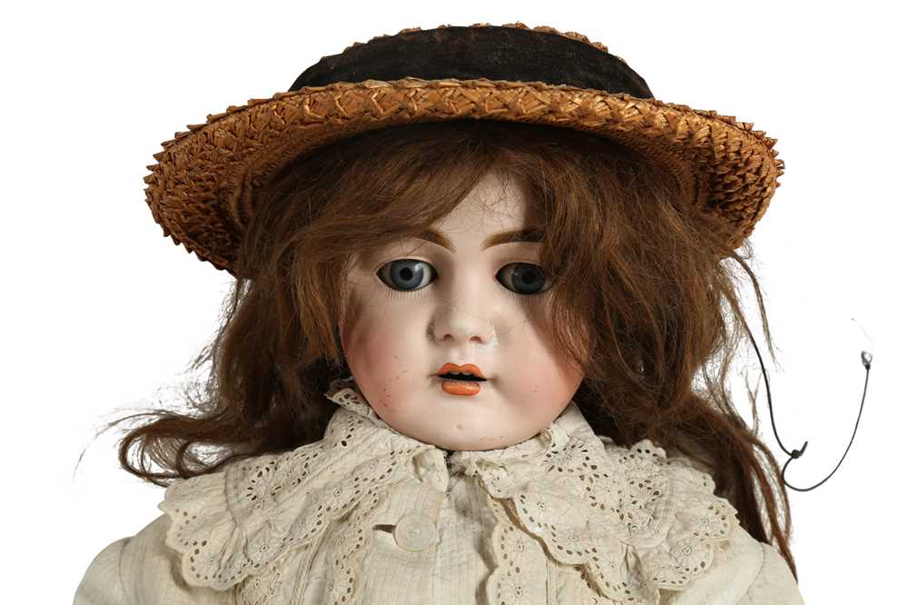 DOLLS: A CONTINENTAL PORCELAIN BISQUE HEAD DOLL, POSSIBLY BY KESTNER - Image 3 of 6