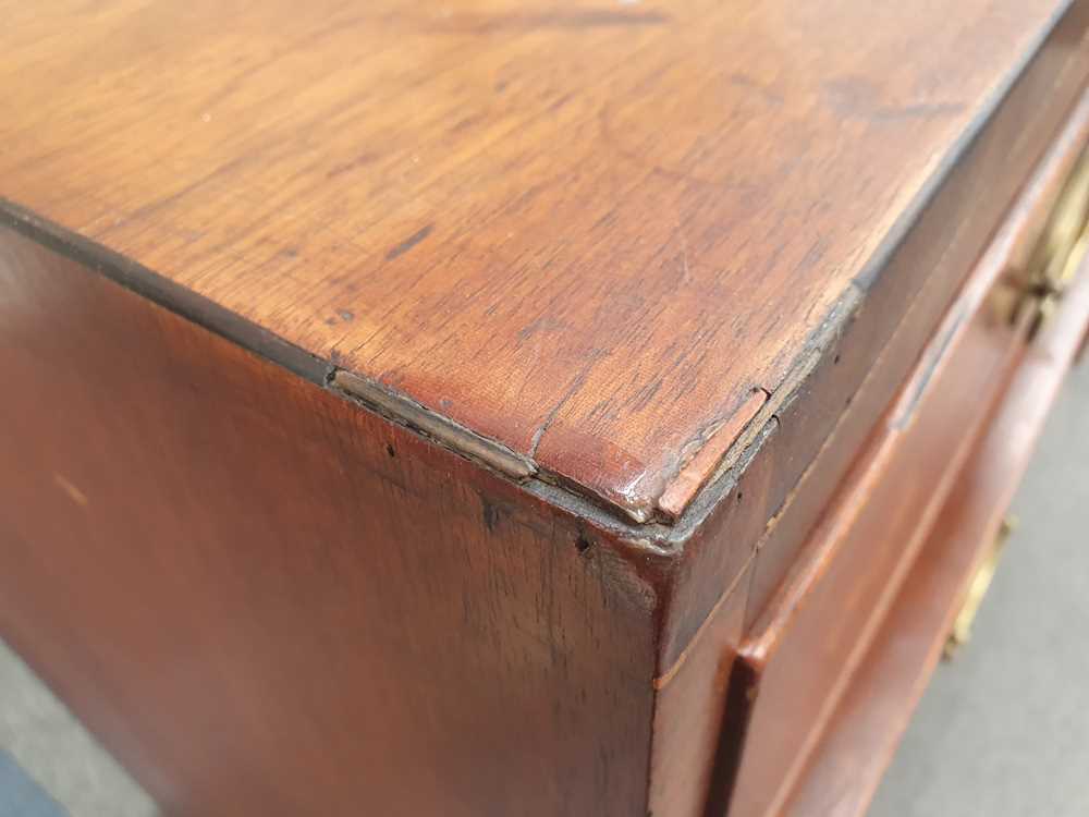 A GEORGE III MAHOGANY AND INLAID CHEST - Image 9 of 12